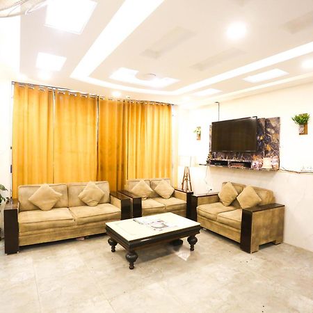 Hotel Aashiyana Нью-Дели Экстерьер фото