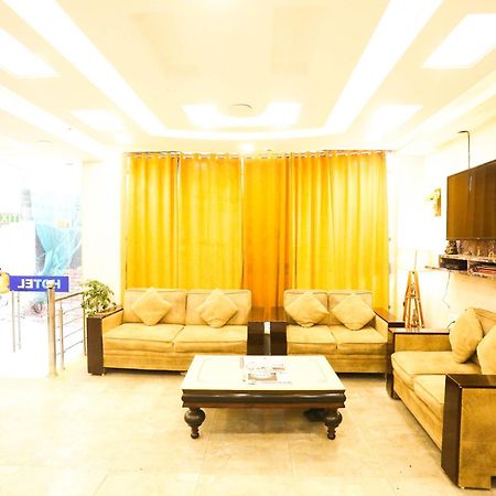 Hotel Aashiyana Нью-Дели Экстерьер фото