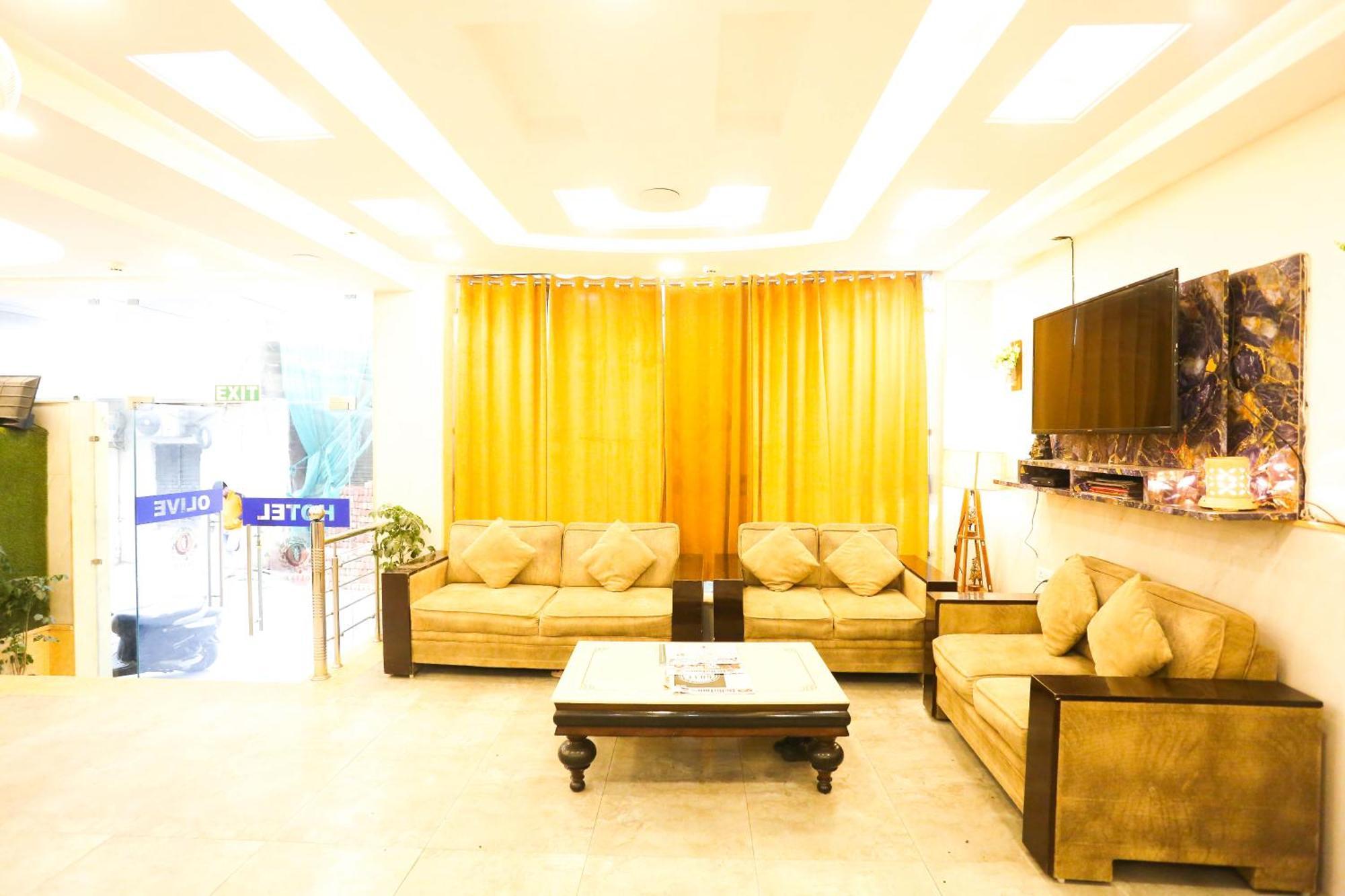 Hotel Aashiyana Нью-Дели Экстерьер фото