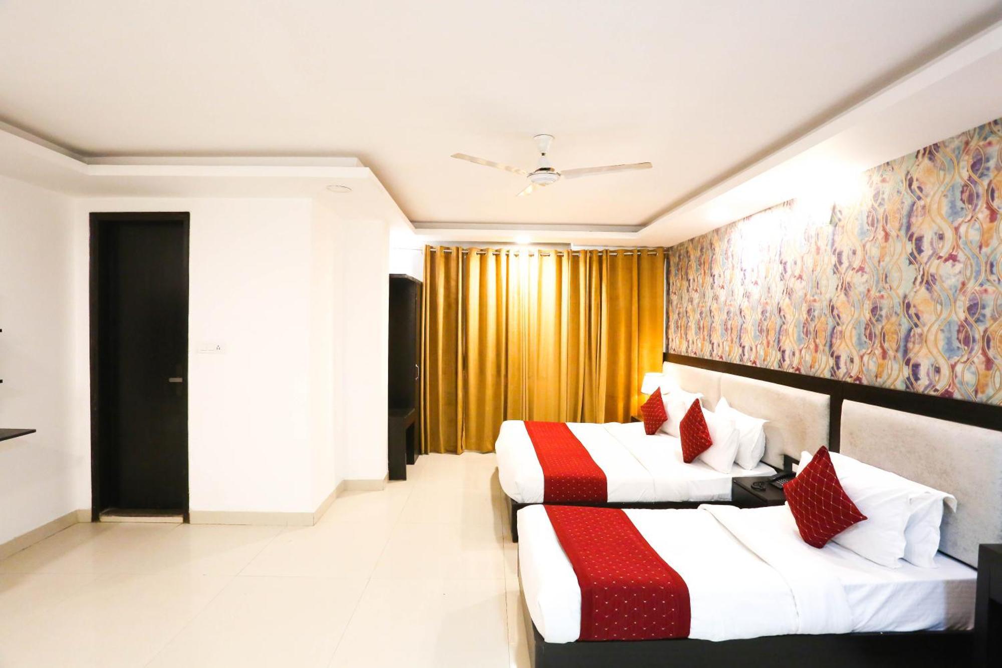 Hotel Aashiyana Нью-Дели Экстерьер фото